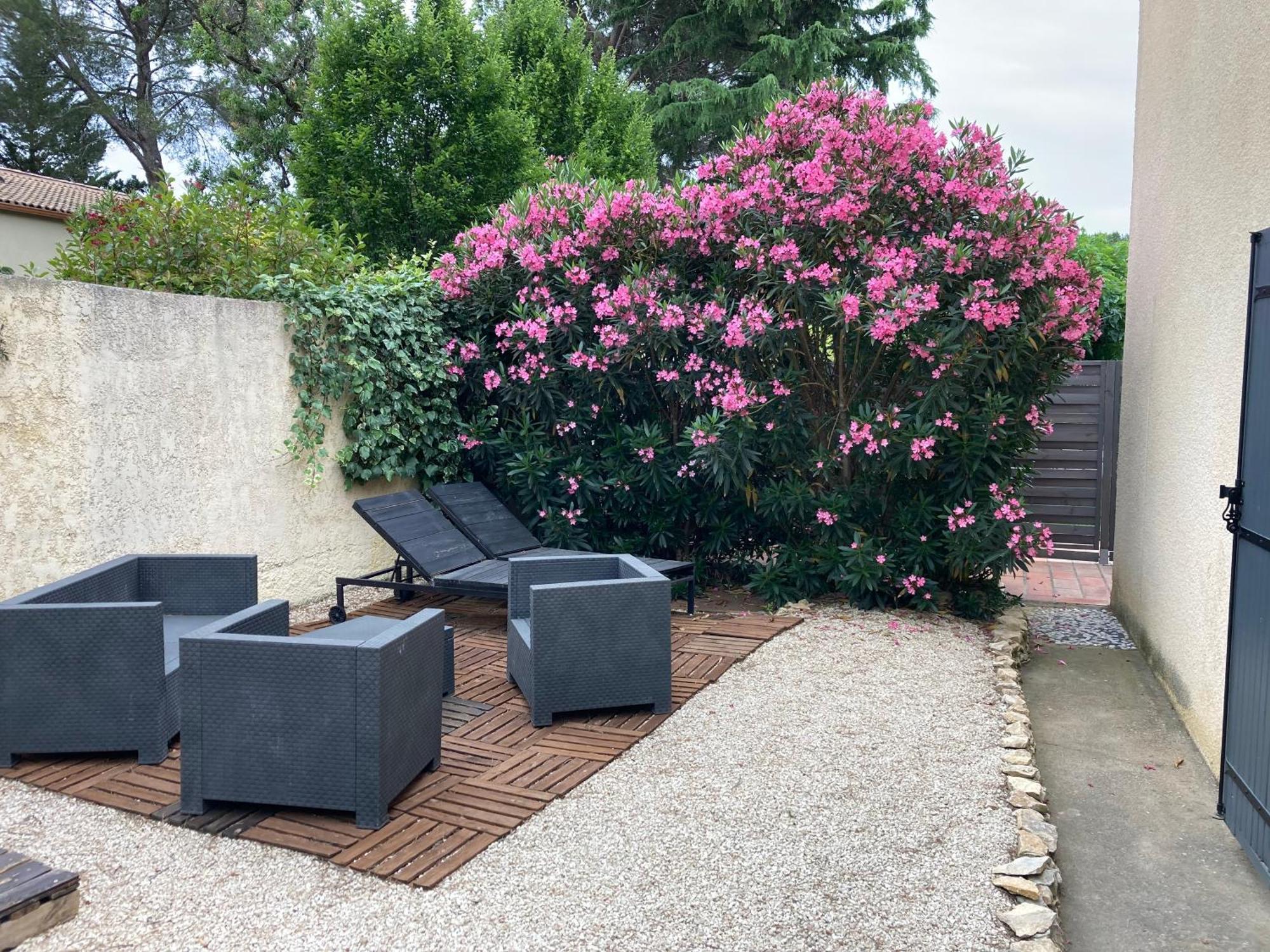 Villa Au Coeur De La Pinede De 1 A 4 Personnes Langlade Exterior foto